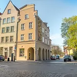 Hamlet Old Town Apartment By Triapart